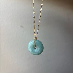 Elegant Gold and Green Pendant Necklace